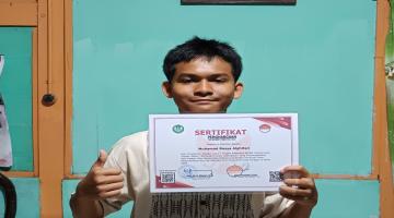 Santri Berprestasi! Muhammad Rasya Al Ghifari Raih Juara 1 Olimpiade Literasi Kebangsaan Tingkat Kabupaten
